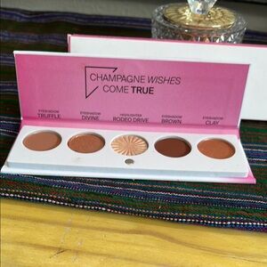 Brown Eyeshadow Palette with Neutral Shades for Natural Looks